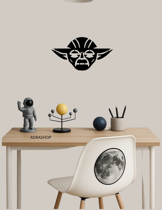 Cuadro artístico en madera MDF de maestro YODA, ideal para decoración de oficinas o salas geek.